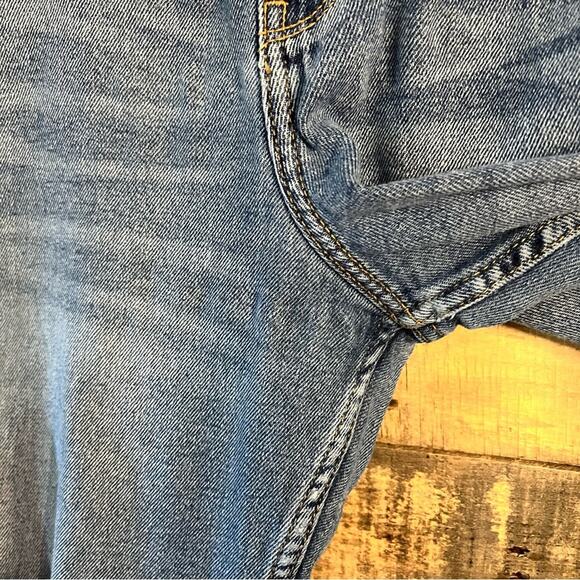 Hollister Distressed Ultra High Rise Mom Jeans Size 30/27 - Picture 5 of 10